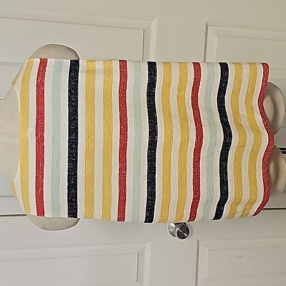 Old Navy sleevless top. Knoted at the waist. Size XL. Striped. Flattering. - Picture 5 of 9